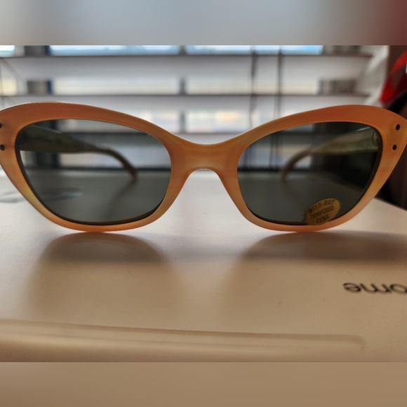 Vintage NOS Holiday 311 Cats Eye Sunglasses (with vintage case!) - Picture 12 of 14